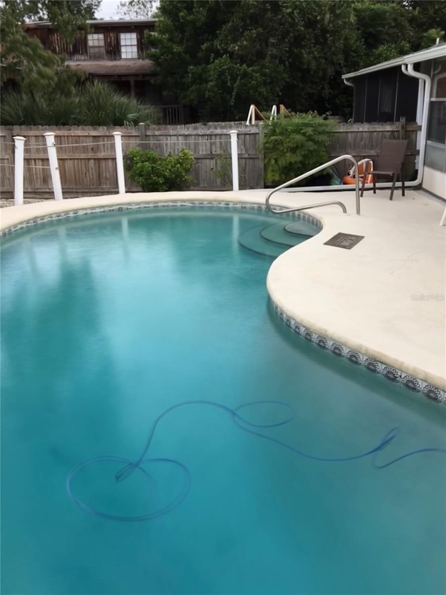 24 RED MAPLE CIRCLE