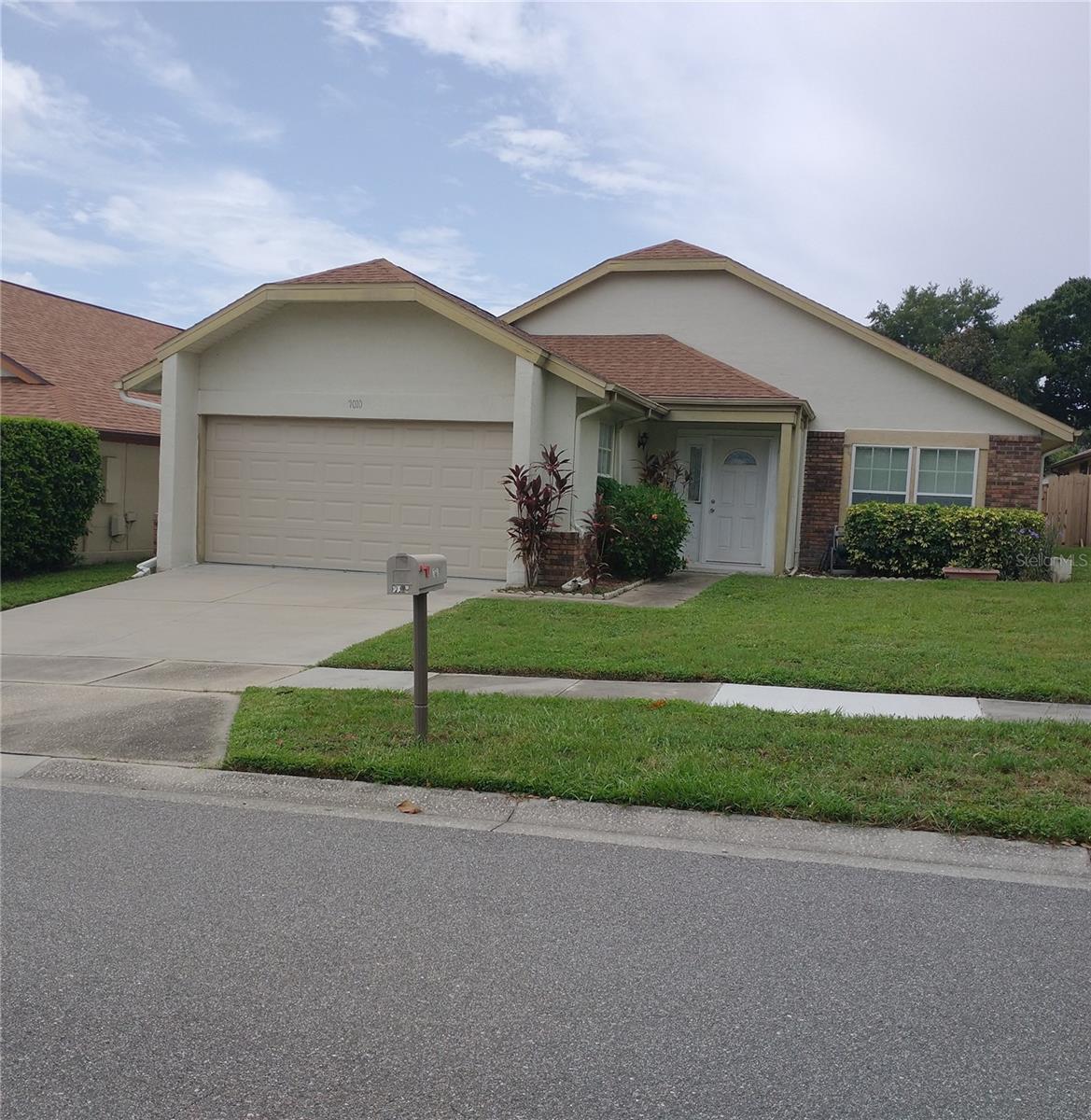 This charming 3 bedroom/2 bath villa-style home in Spring Lake Villas is ideally located in the Dr. Phillips area, one of Orlando's most popular communities! Property is just minutes major highways, Disney, Universal Studios, shopping, great schools, hospitals, loads of dining choices on Restaurant Row, and much more! This lovely home is just waiting for buyer's finishing touches for updating or remodeling! Step into this open floor plan with skylights in living room, just bursting with natural light and allowing a warm, cozy feel for buyers to enjoy! Also comes with a covered rear porch for entertaining guests or just relaxing, fenced backyard, eat-in kitchen with all appliances, split plan for privacy, walk-in closet in primary bedroom, dual vanities in primary bathroom, ample closet space throughout, and offers a low maintenance lifestyle. This is a superb investment for price!