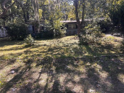 Photo of 2215 NE 8th Avenue, Gainesville, FL 32641 (MLS # OM714047)