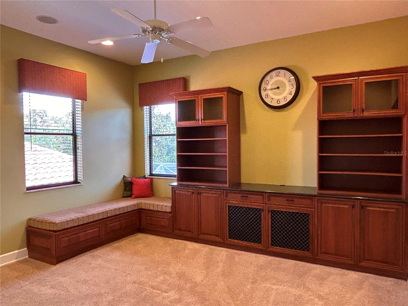 RESIDENCES AT UNIVERSITY GROVES - Residential Lease