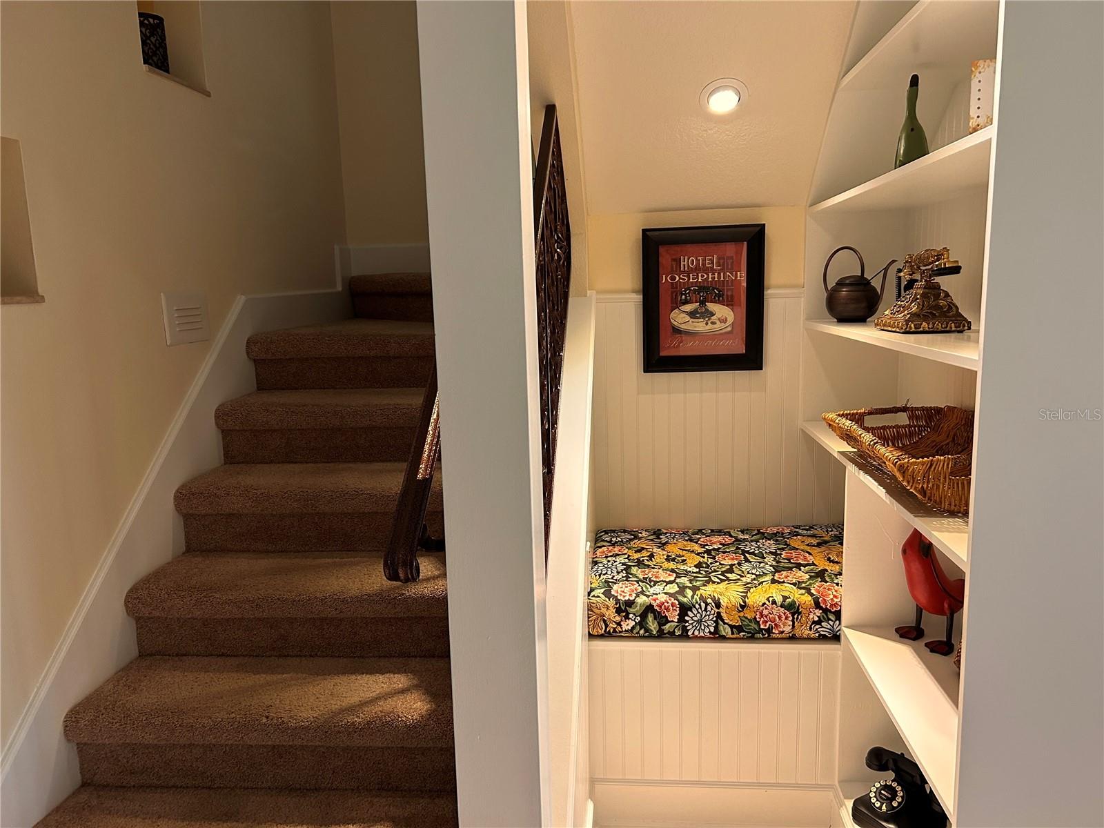 RESIDENCES AT UNIVERSITY GROVES - Residential Lease