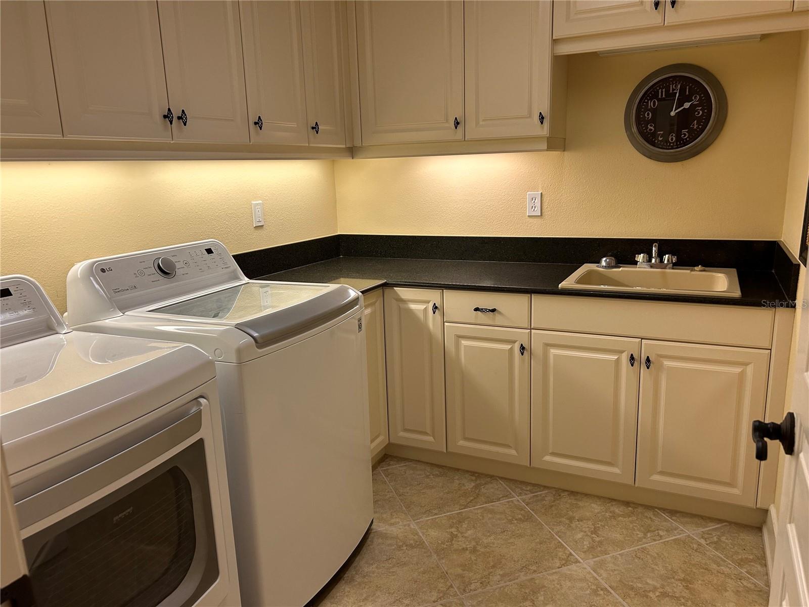 RESIDENCES AT UNIVERSITY GROVES - Residential Lease