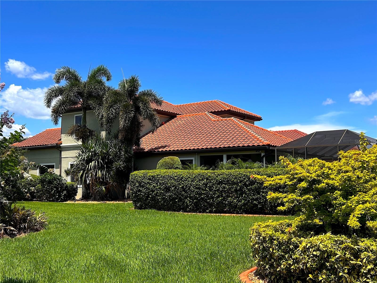 RESIDENCES AT UNIVERSITY GROVES - Residential Lease