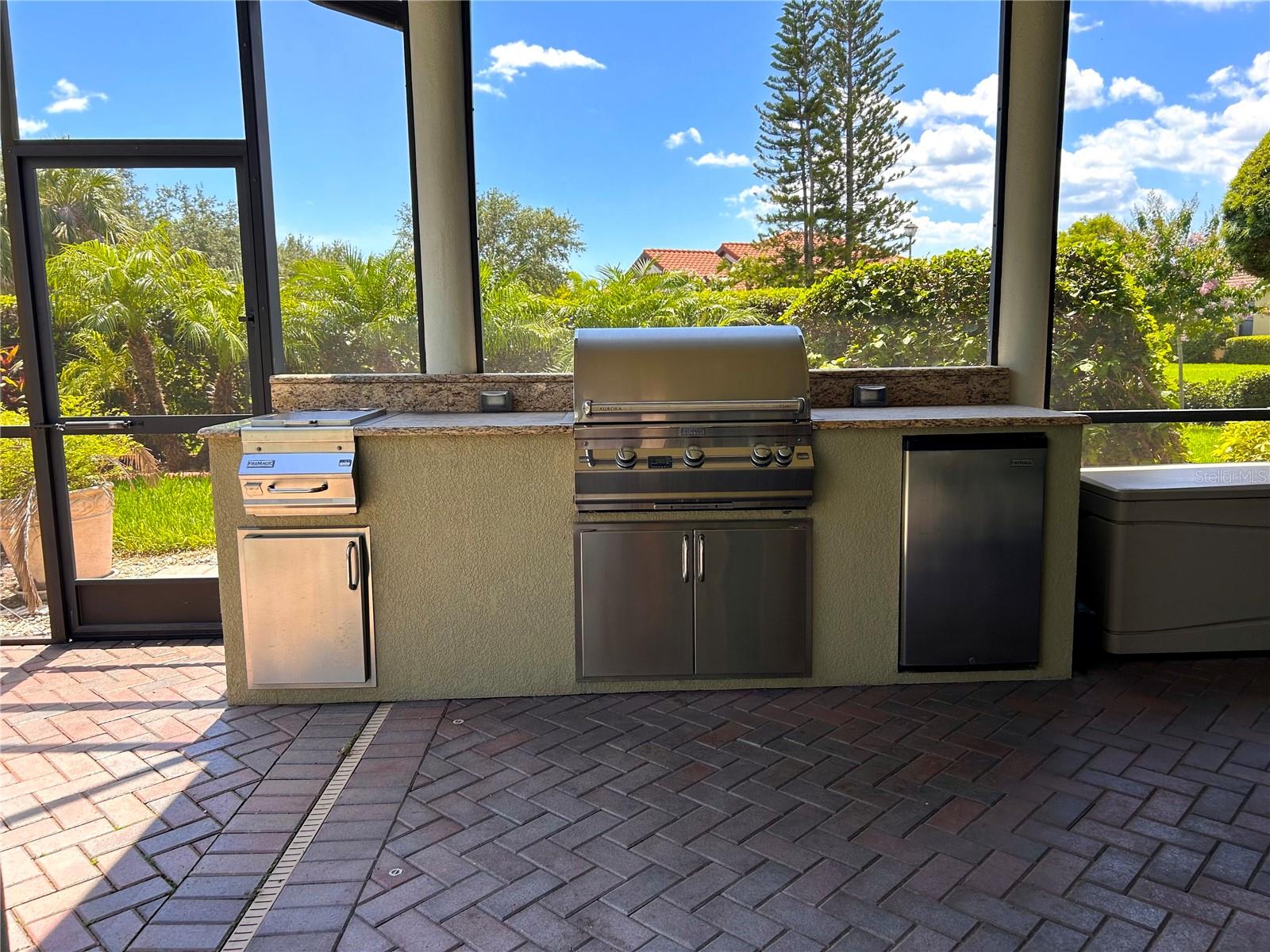 RESIDENCES AT UNIVERSITY GROVES - Residential Lease