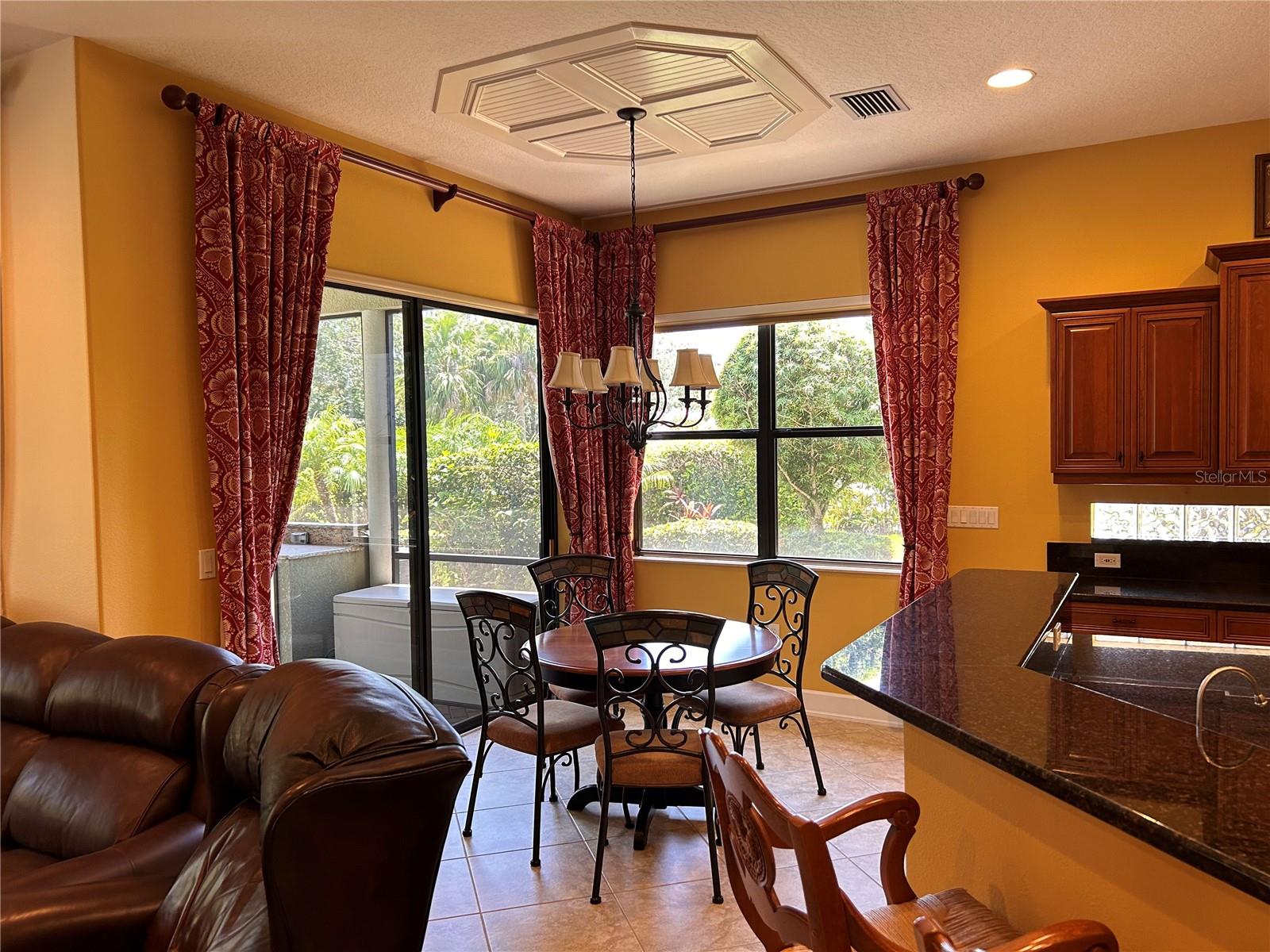 RESIDENCES AT UNIVERSITY GROVES - Residential Lease