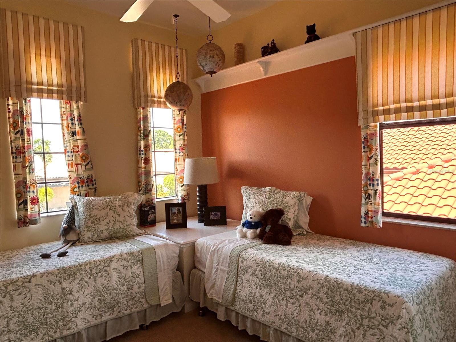 RESIDENCES AT UNIVERSITY GROVES - Residential Lease