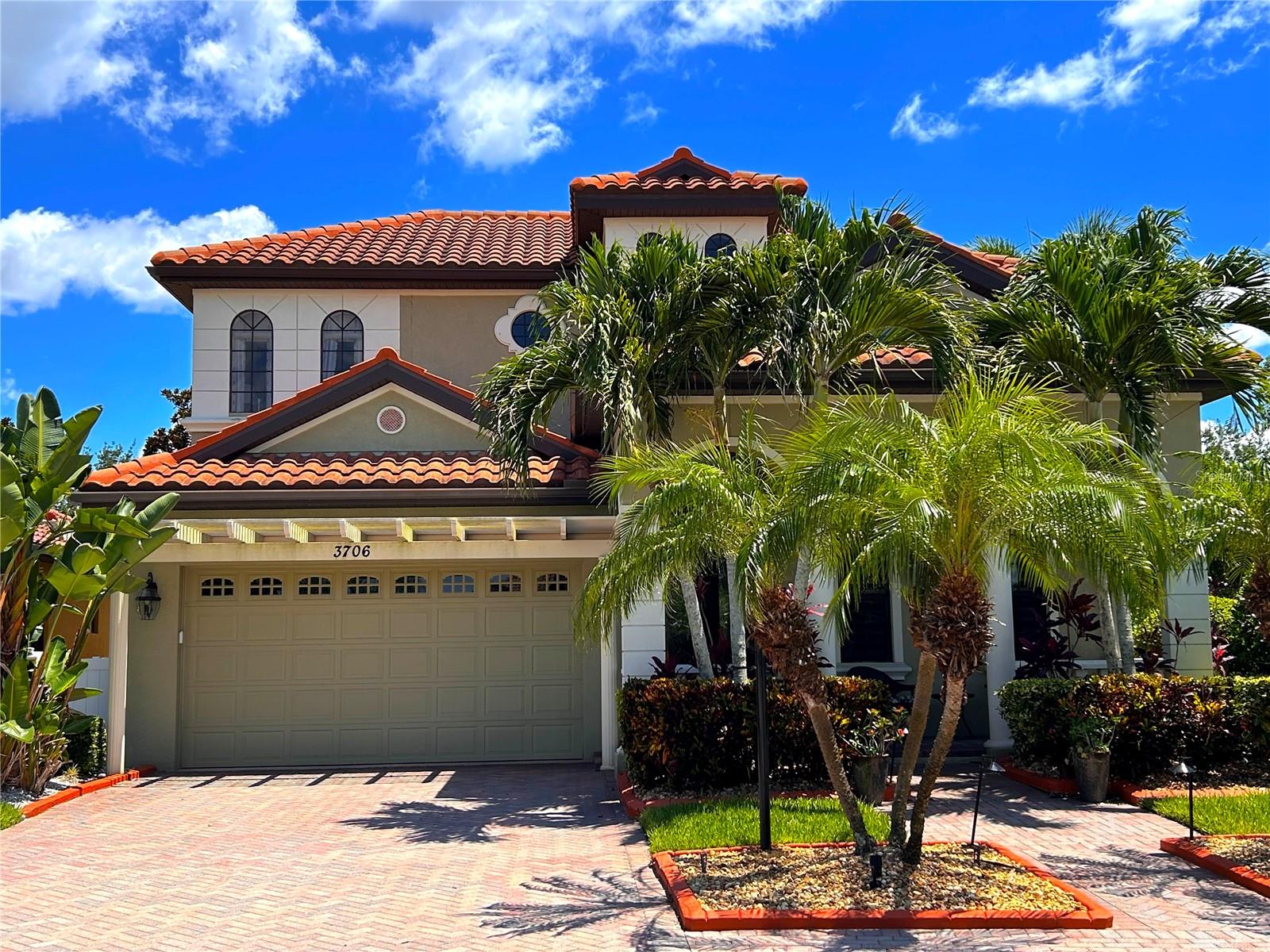 RESIDENCES AT UNIVERSITY GROVES - Residential Lease