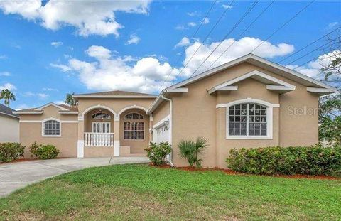 A home in SEMINOLE