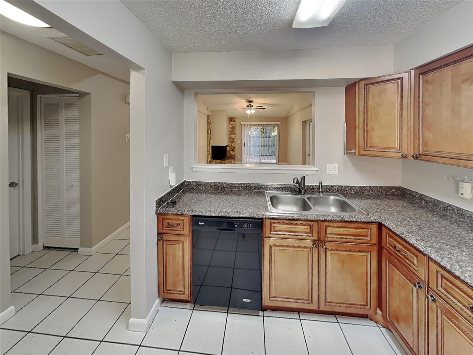 DUNLAWTON HILLS UNIT 01 - Residential Lease