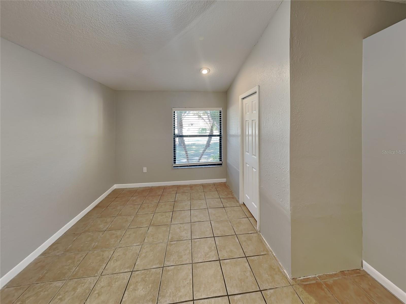 DUNLAWTON HILLS UNIT 01 - Residential Lease