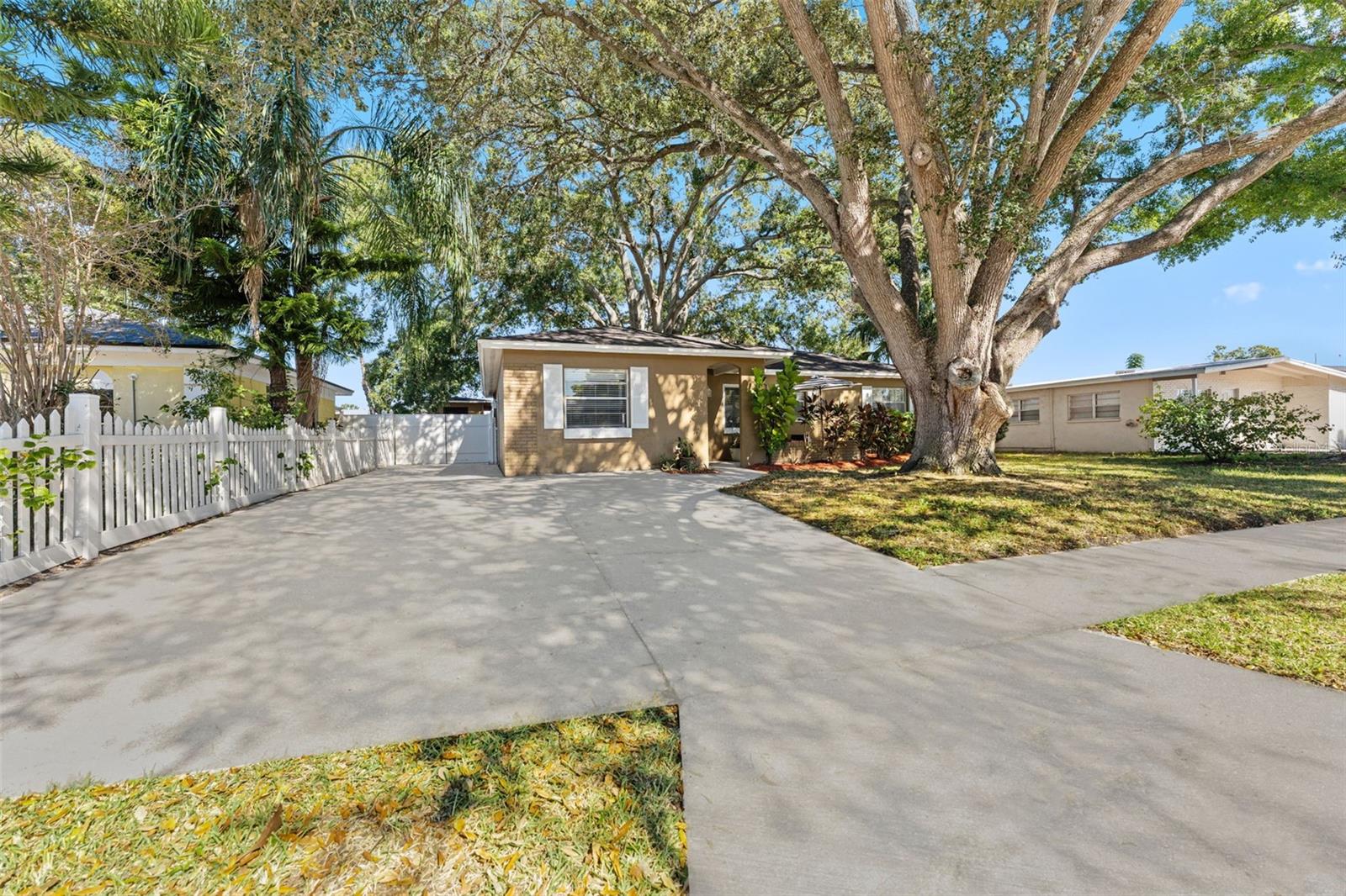 GOLFWOOD ESTATES UNIT 10 - Residential