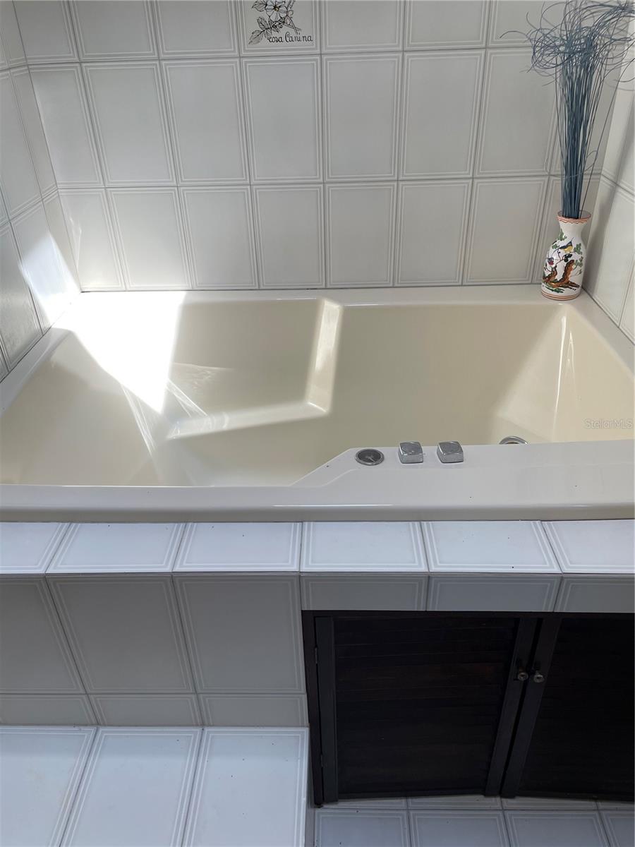 PELICAN BAY PH 02 - Residential