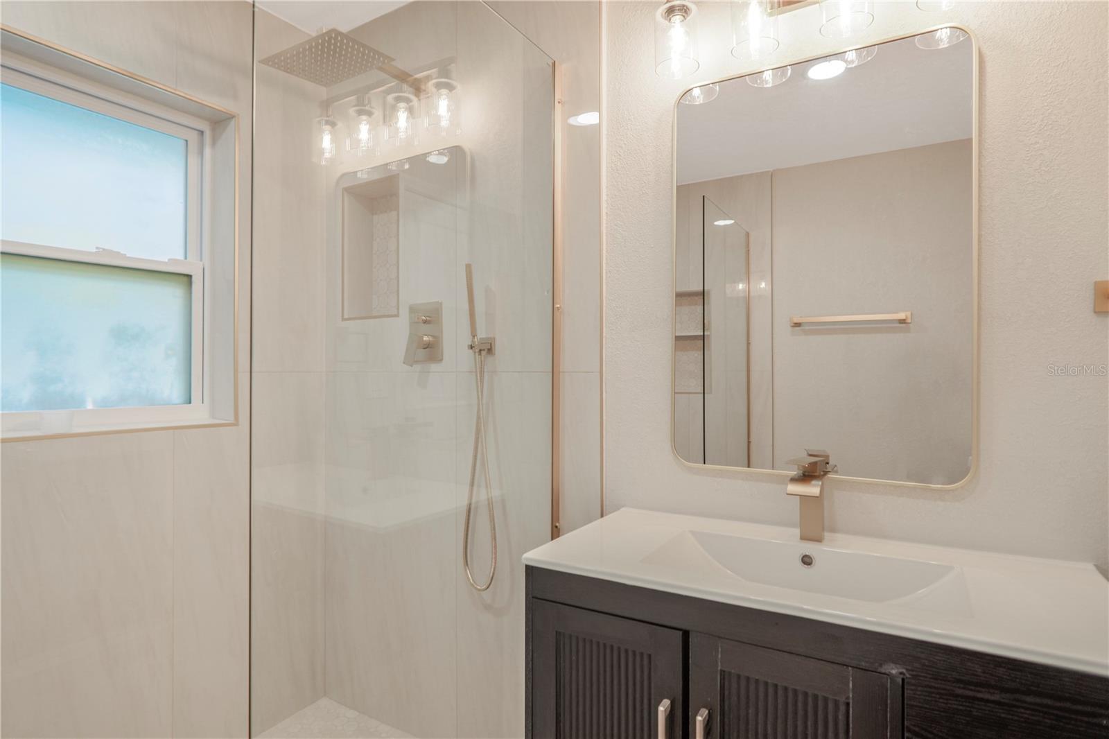 ENGLISH ESTATES UNIT 2 - Residential