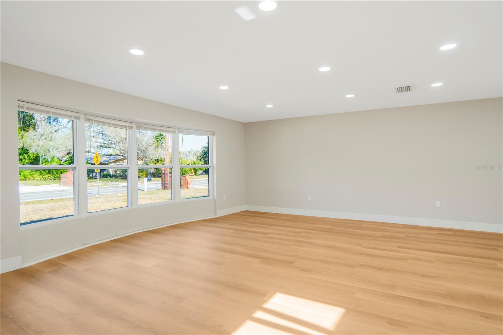 2570 DERBYSHIRE BOULEVARD