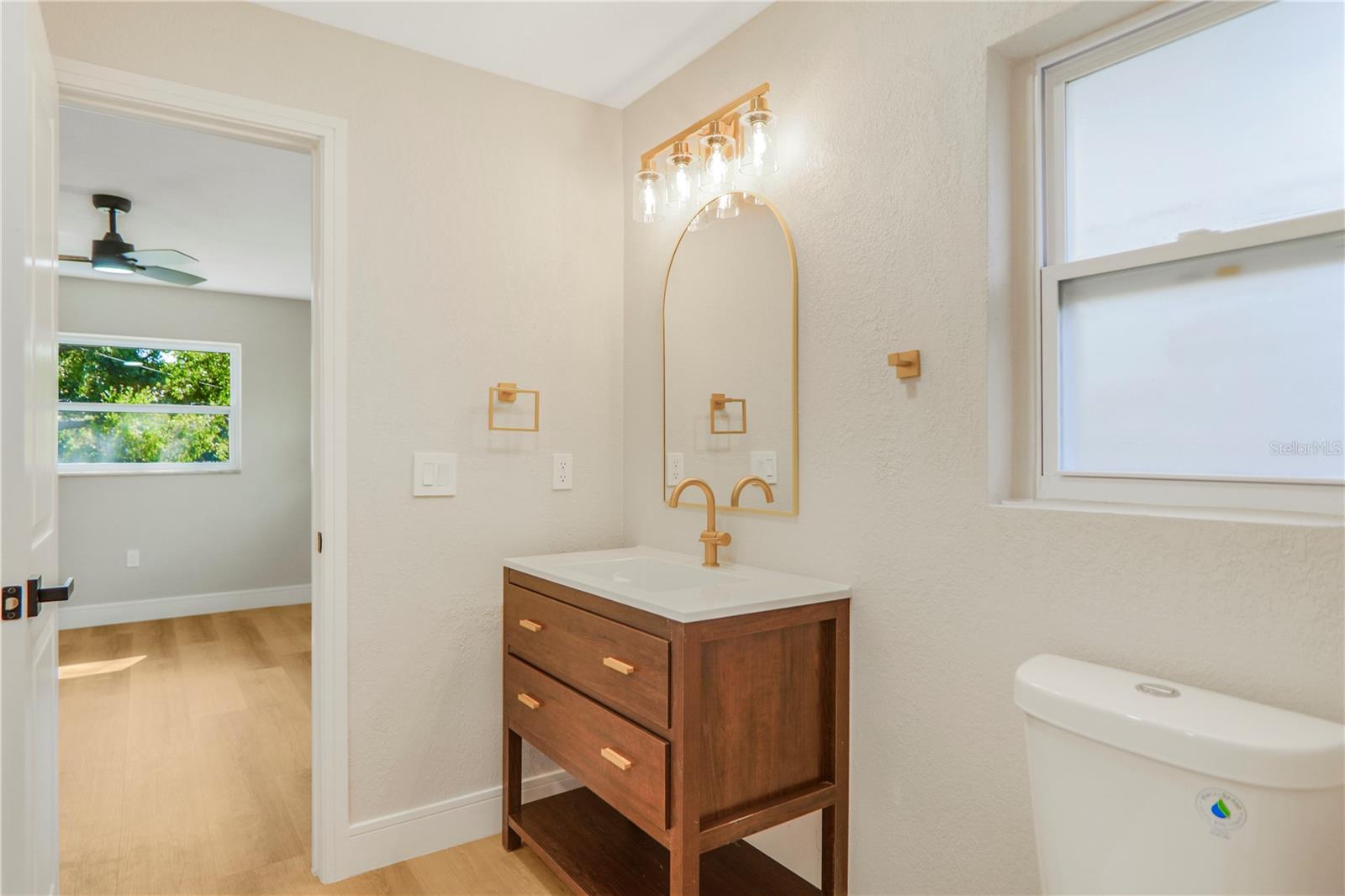 ENGLISH ESTATES UNIT 2 - Residential