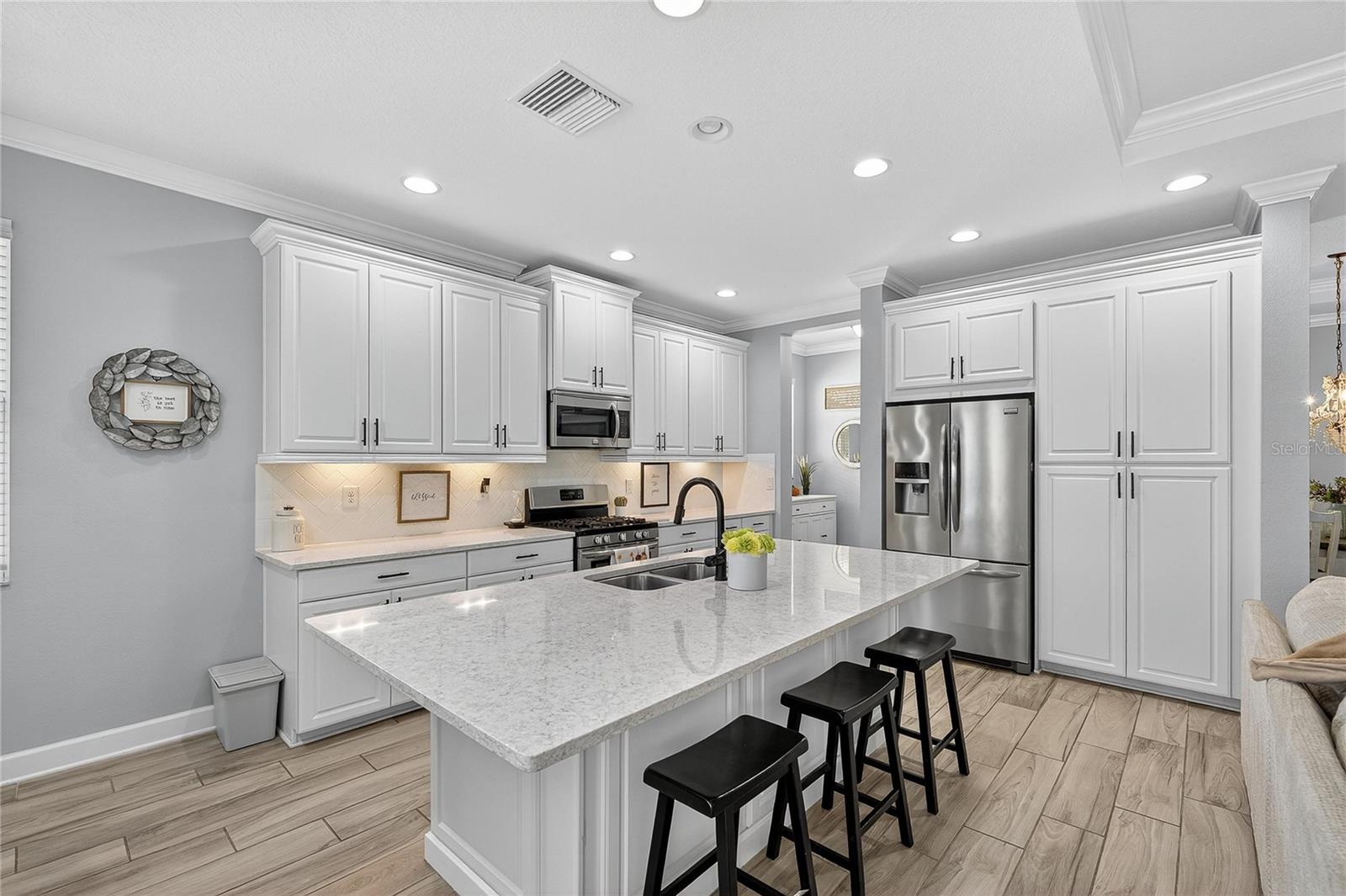 5128 ADMIRAL POINTE DRIVE