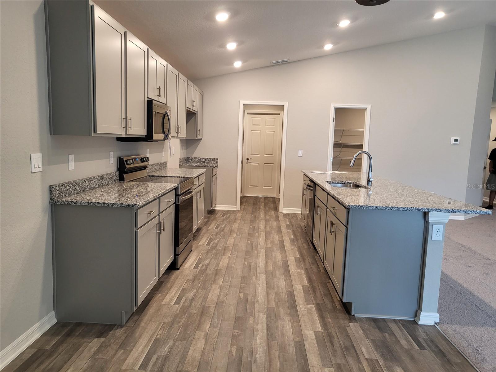 ANISTON - Residential Lease