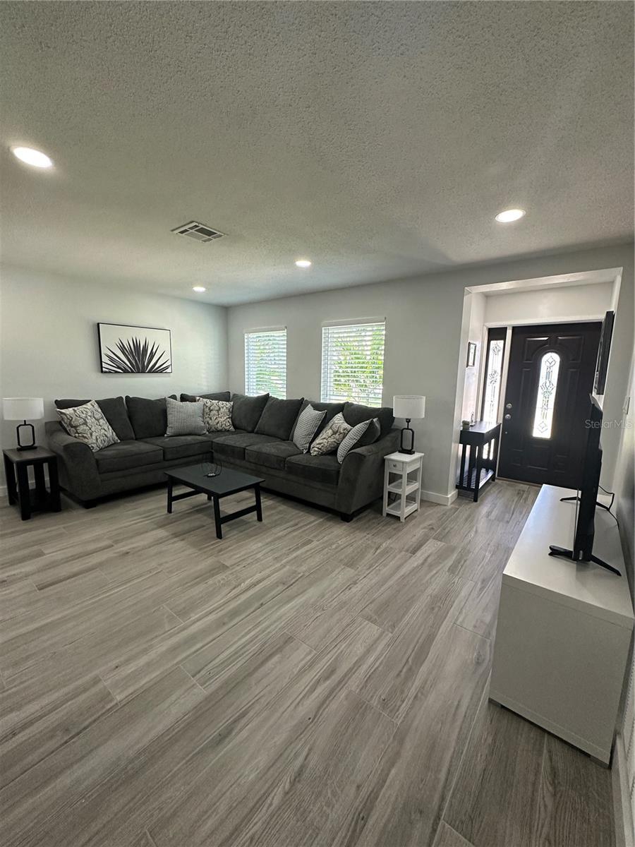 HI-RIDGE ESTATES 2ND ADD - Residential Lease