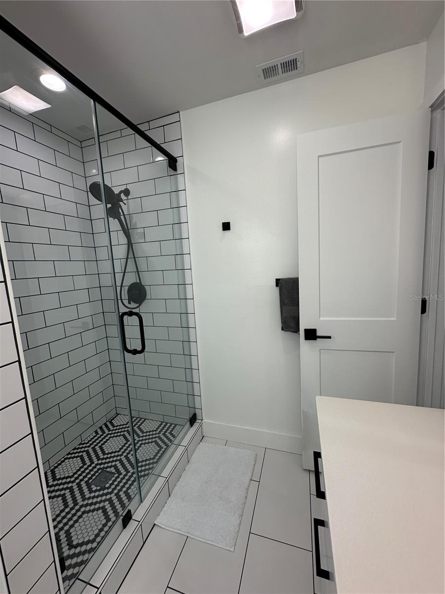 HI-RIDGE ESTATES 2ND ADD - Residential Lease