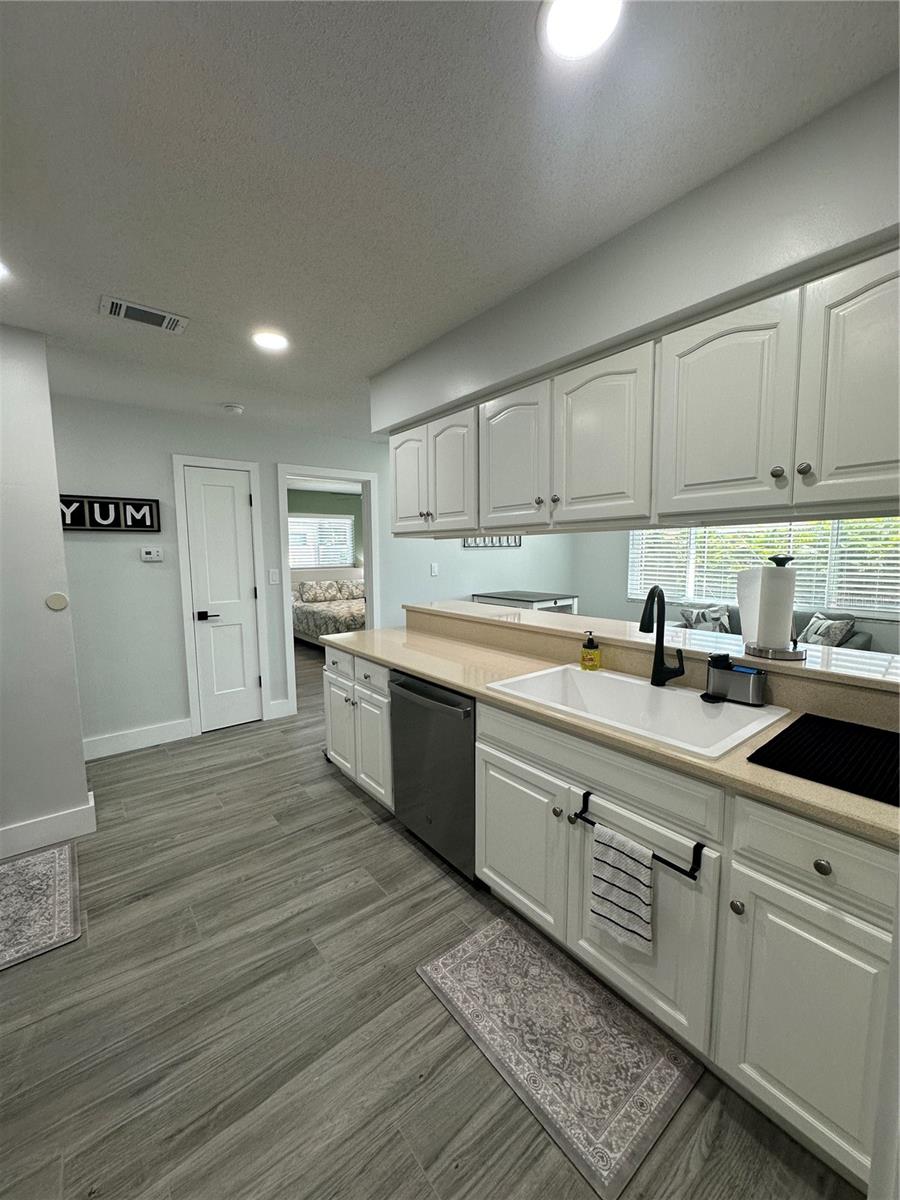 HI-RIDGE ESTATES 2ND ADD - Residential Lease