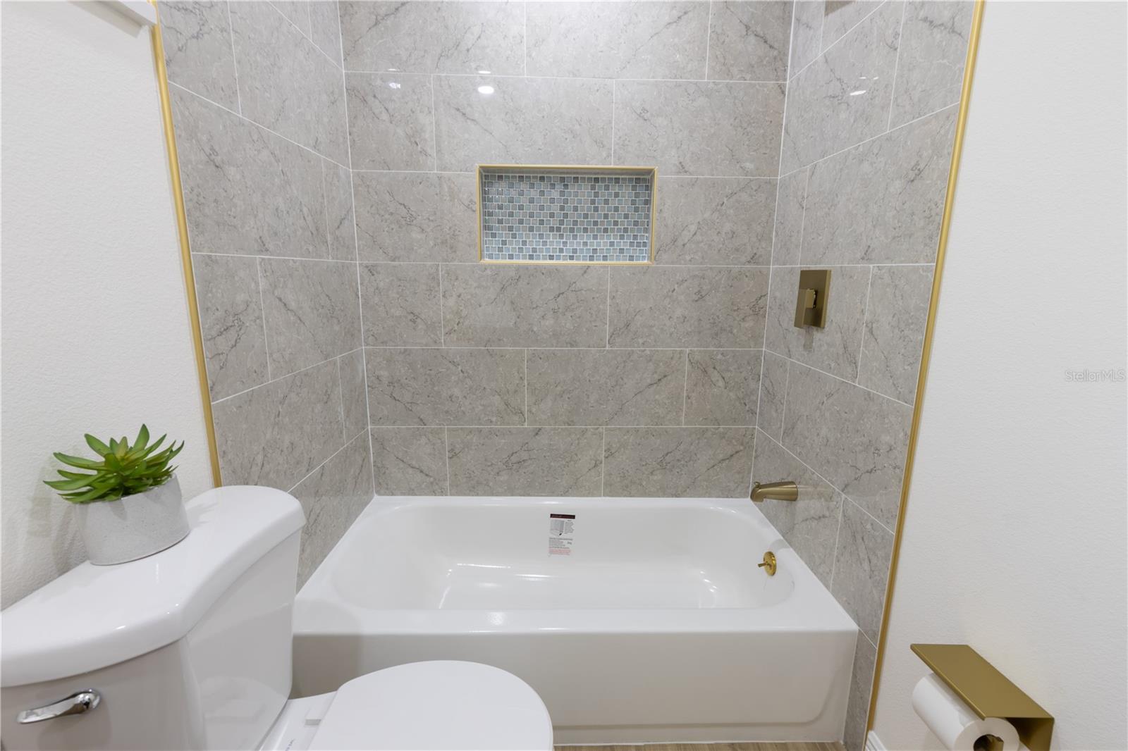 BUNGALOW COURT IN COLEMANS DAYTONA - Residential
