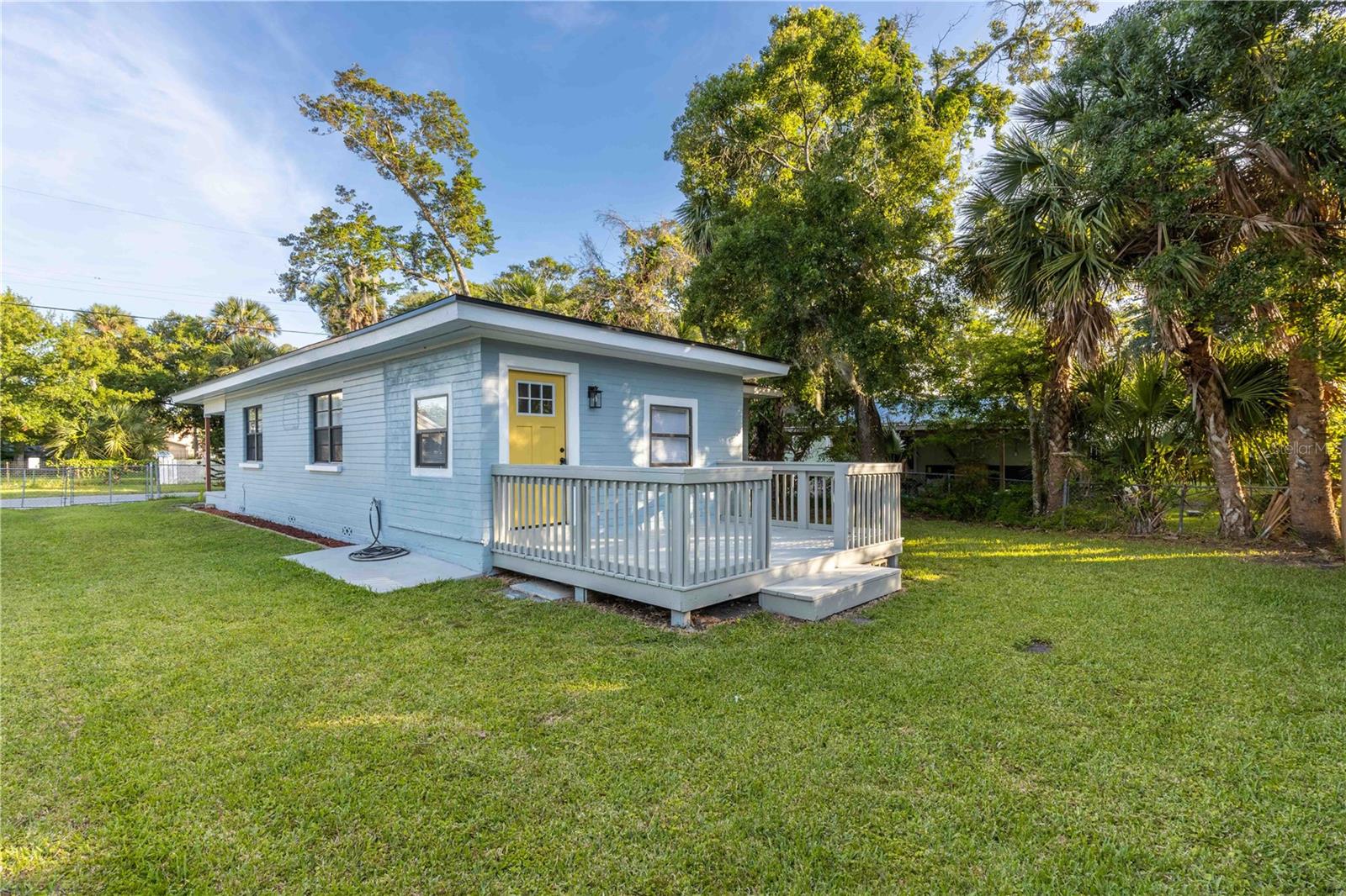 BUNGALOW COURT IN COLEMANS DAYTONA - Residential