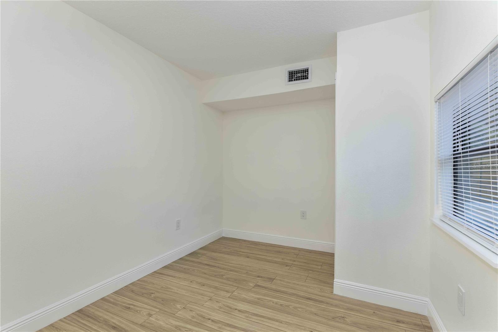 BUNGALOW COURT IN COLEMANS DAYTONA - Residential