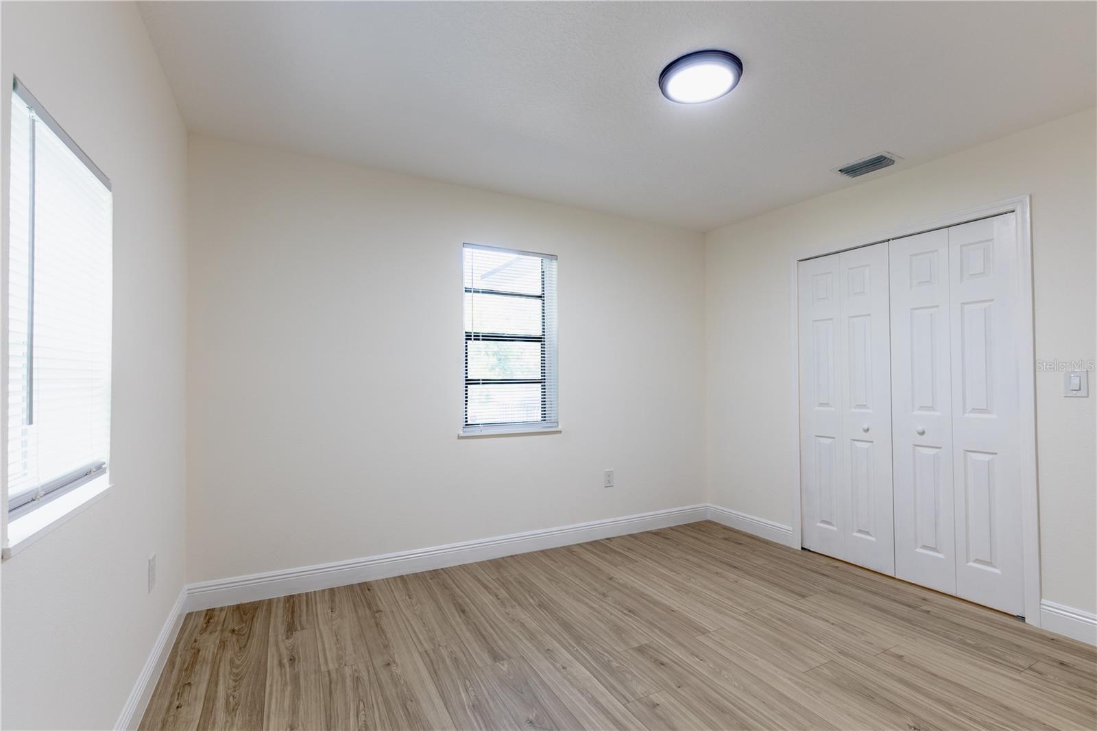 BUNGALOW COURT IN COLEMANS DAYTONA - Residential