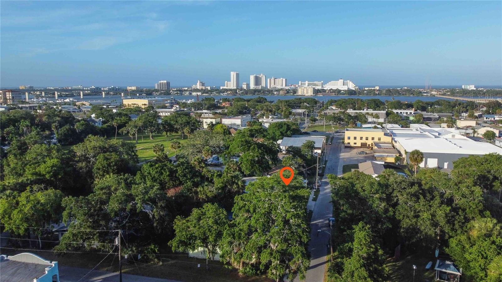 BUNGALOW COURT IN COLEMANS DAYTONA - Residential