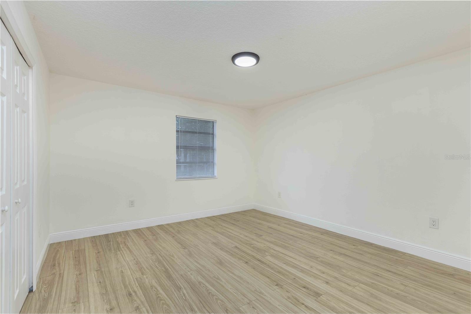 BUNGALOW COURT IN COLEMANS DAYTONA - Residential