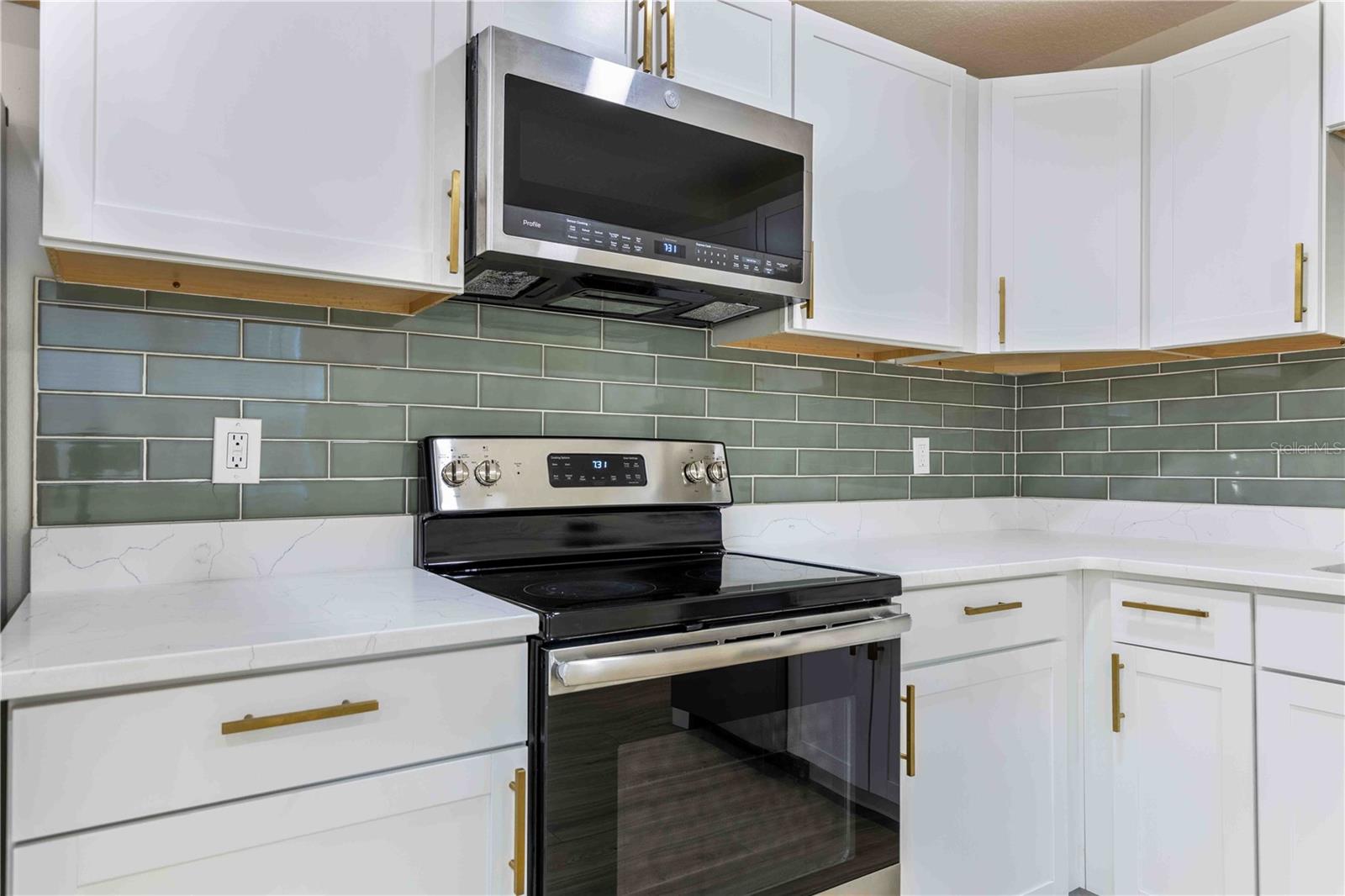 BUNGALOW COURT IN COLEMANS DAYTONA - Residential