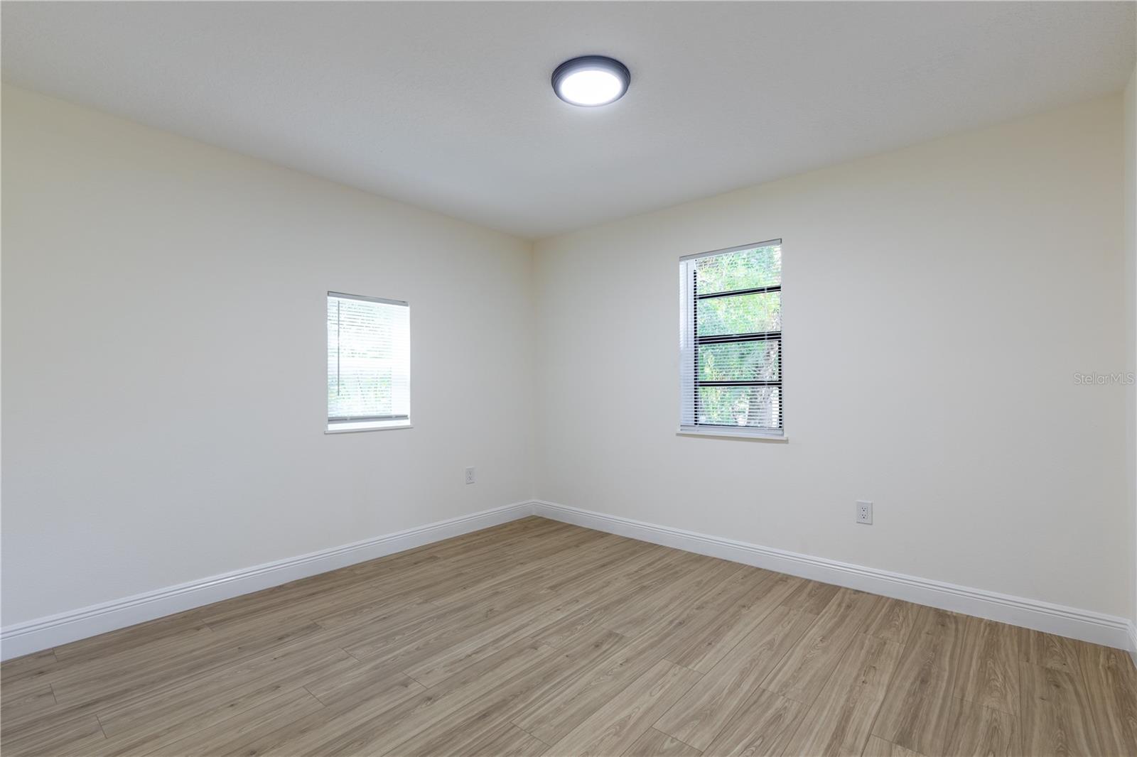 BUNGALOW COURT IN COLEMANS DAYTONA - Residential