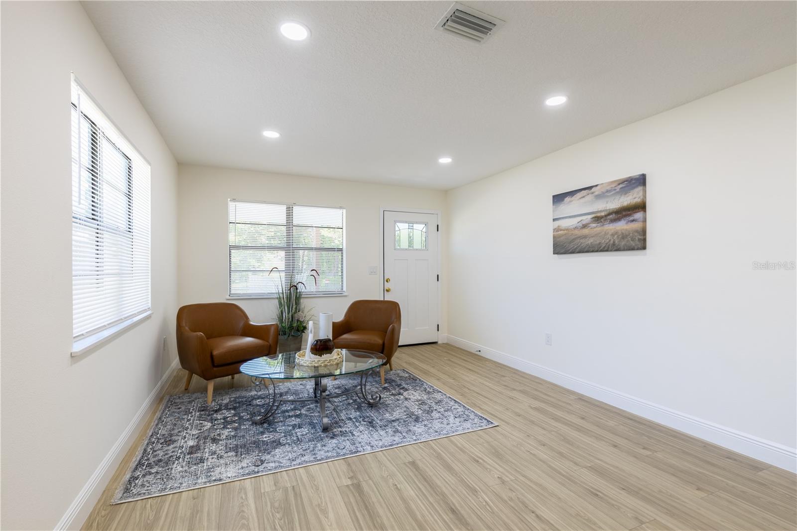 BUNGALOW COURT IN COLEMANS DAYTONA - Residential