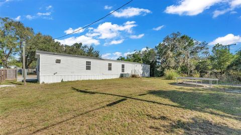 A home in AUBURNDALE