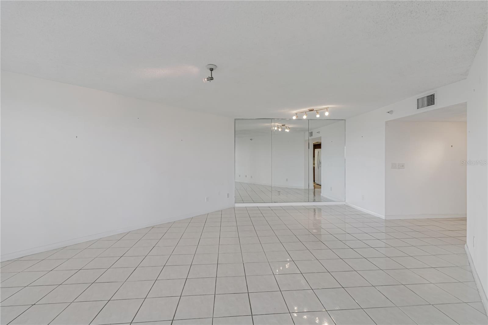 PELICAN BAY YACHT CLUB CONDO BLDG B - Residential