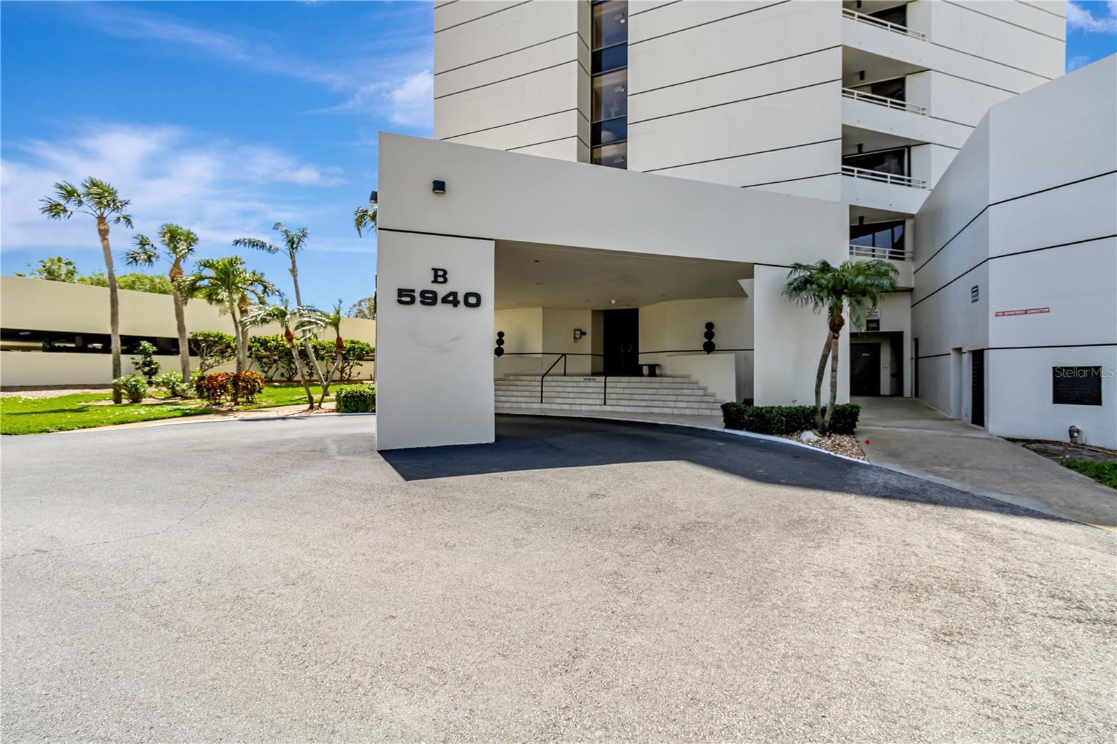 5940 PELICAN BAY PLAZA S 504