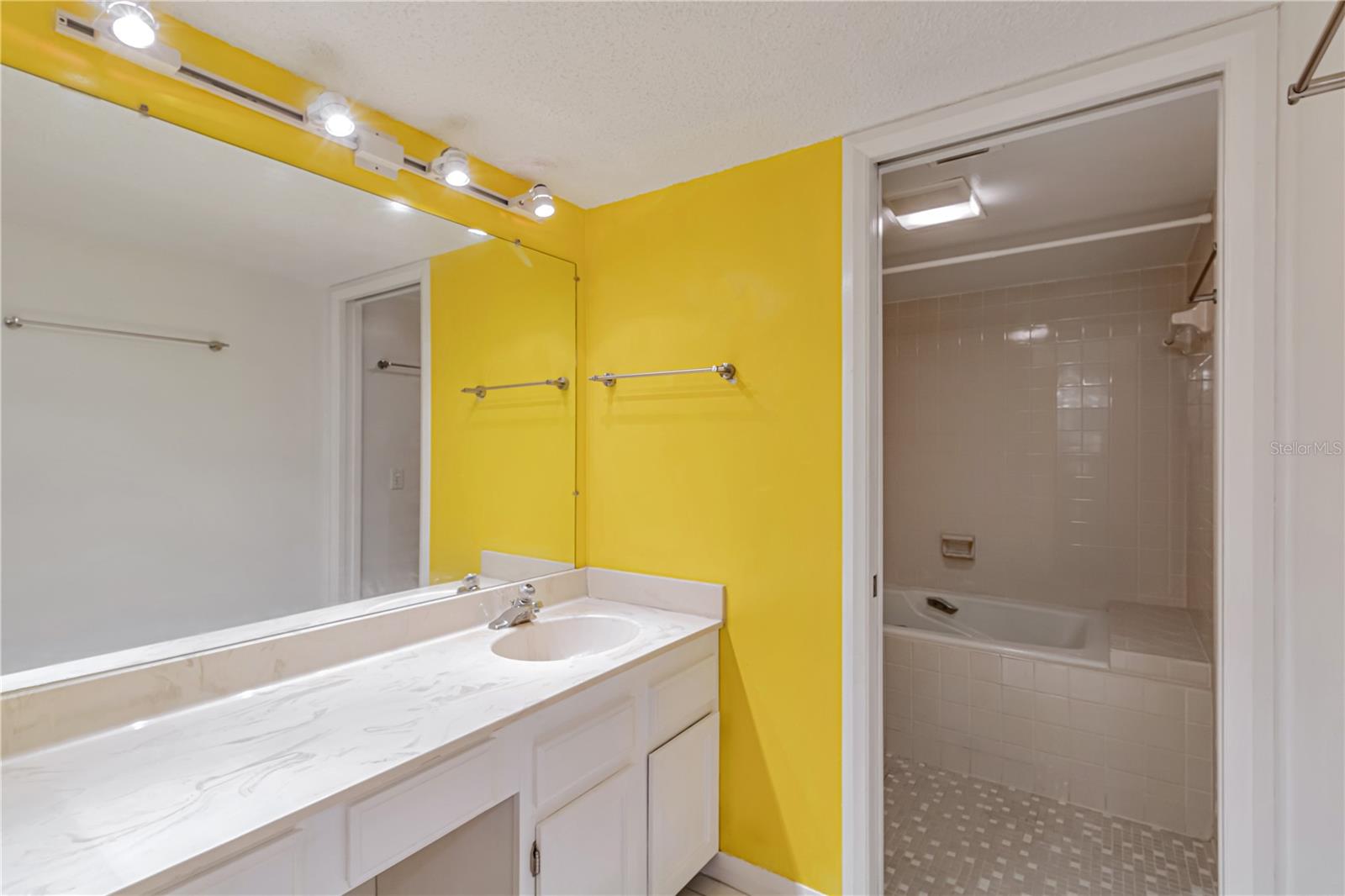 PELICAN BAY YACHT CLUB CONDO BLDG B - Residential