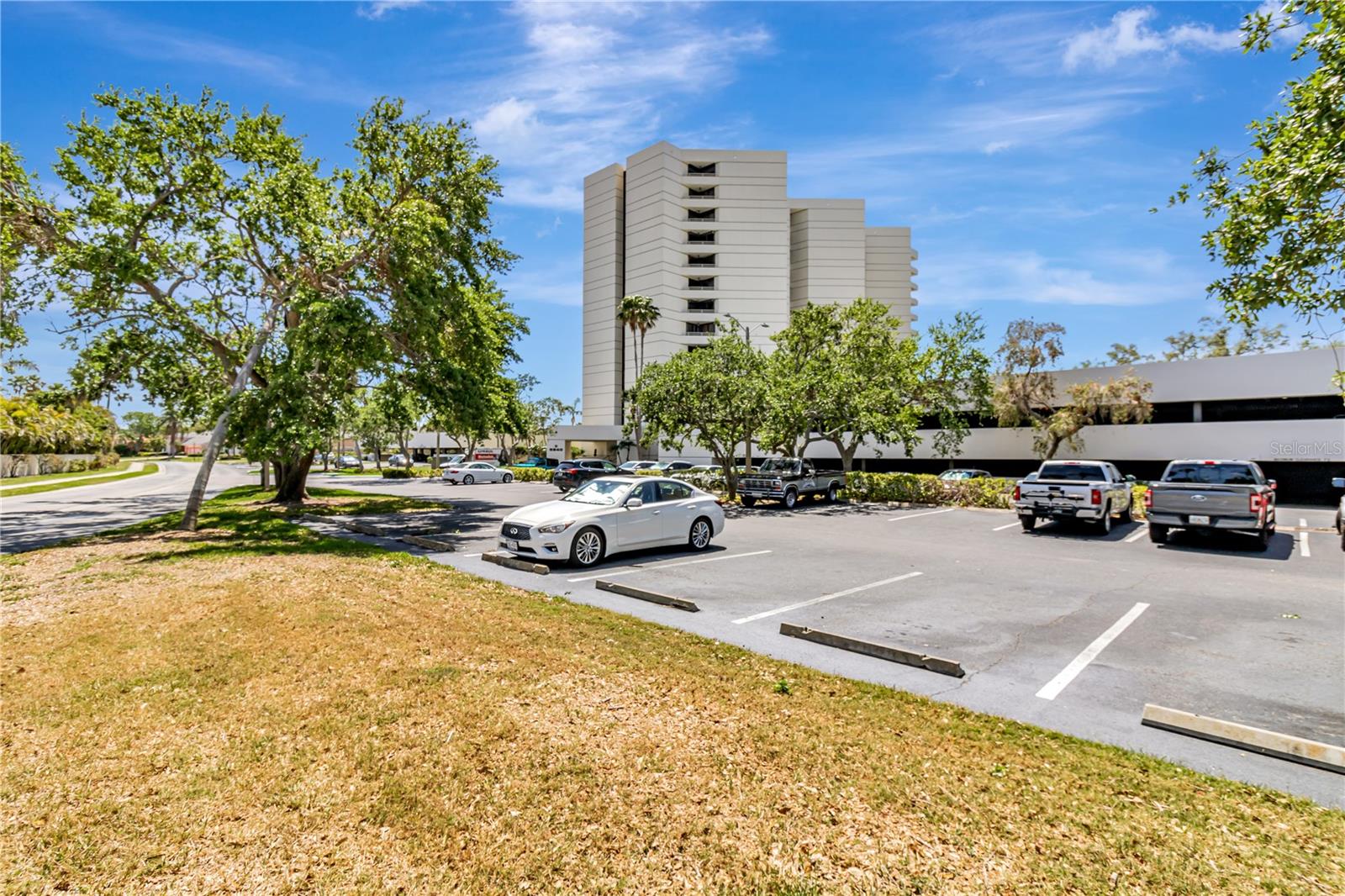 PELICAN BAY YACHT CLUB CONDO BLDG B - Residential