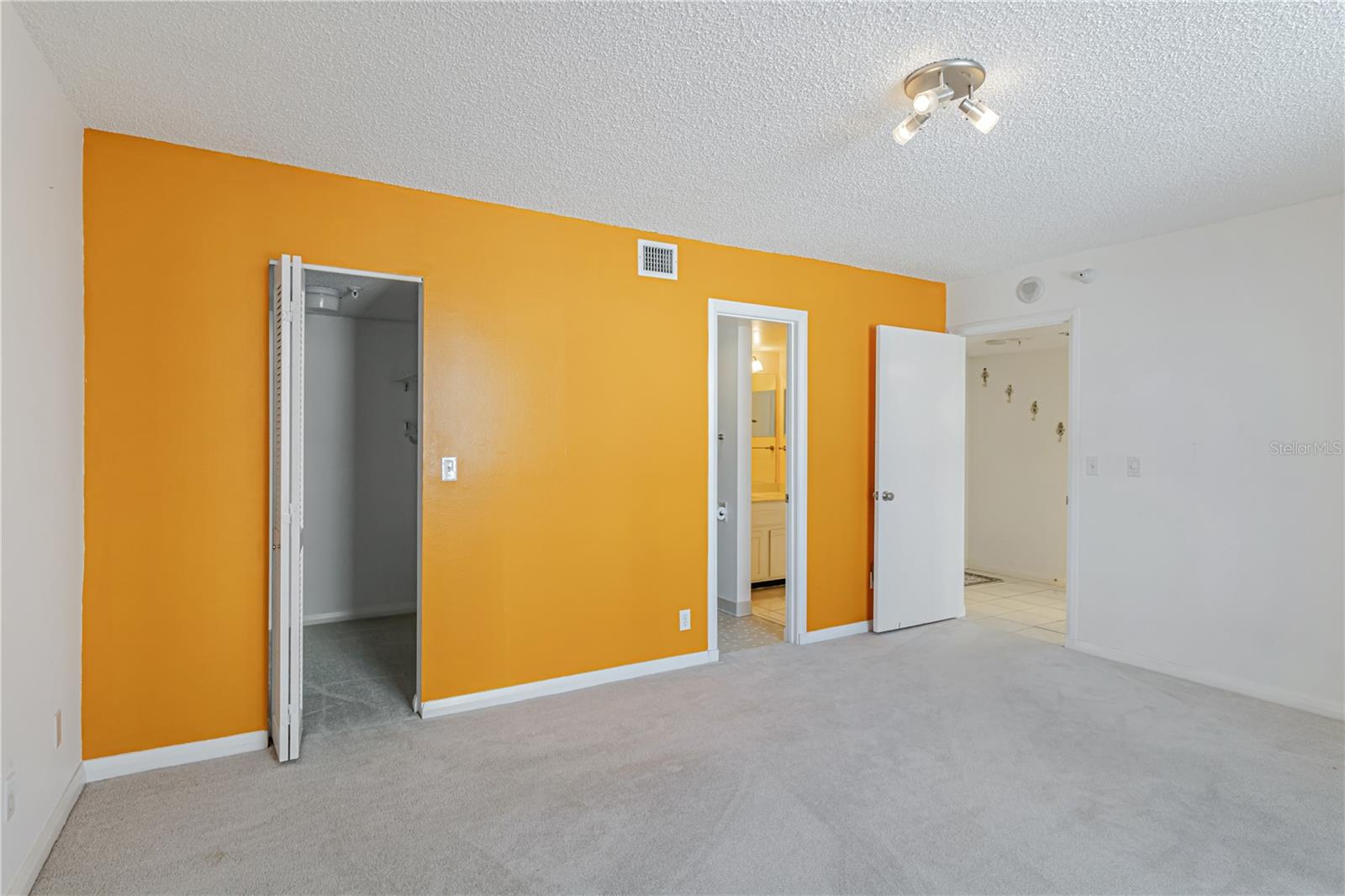 PELICAN BAY YACHT CLUB CONDO BLDG B - Residential