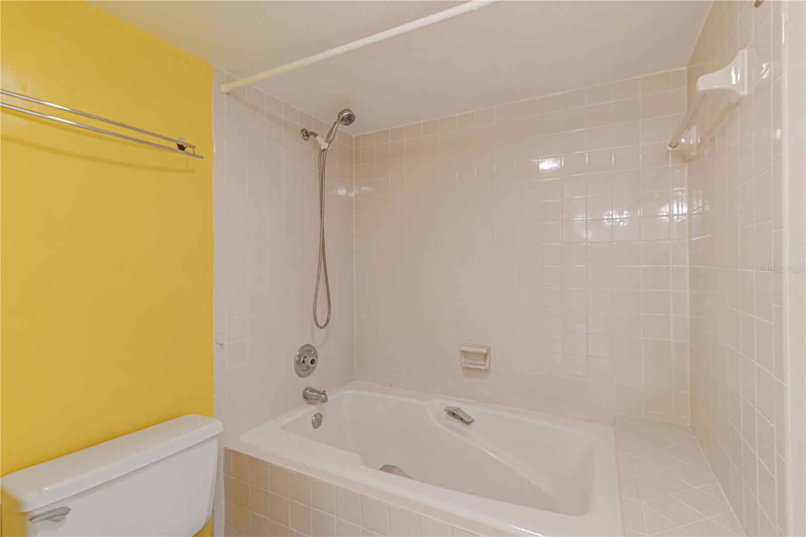 PELICAN BAY YACHT CLUB CONDO BLDG B - Residential