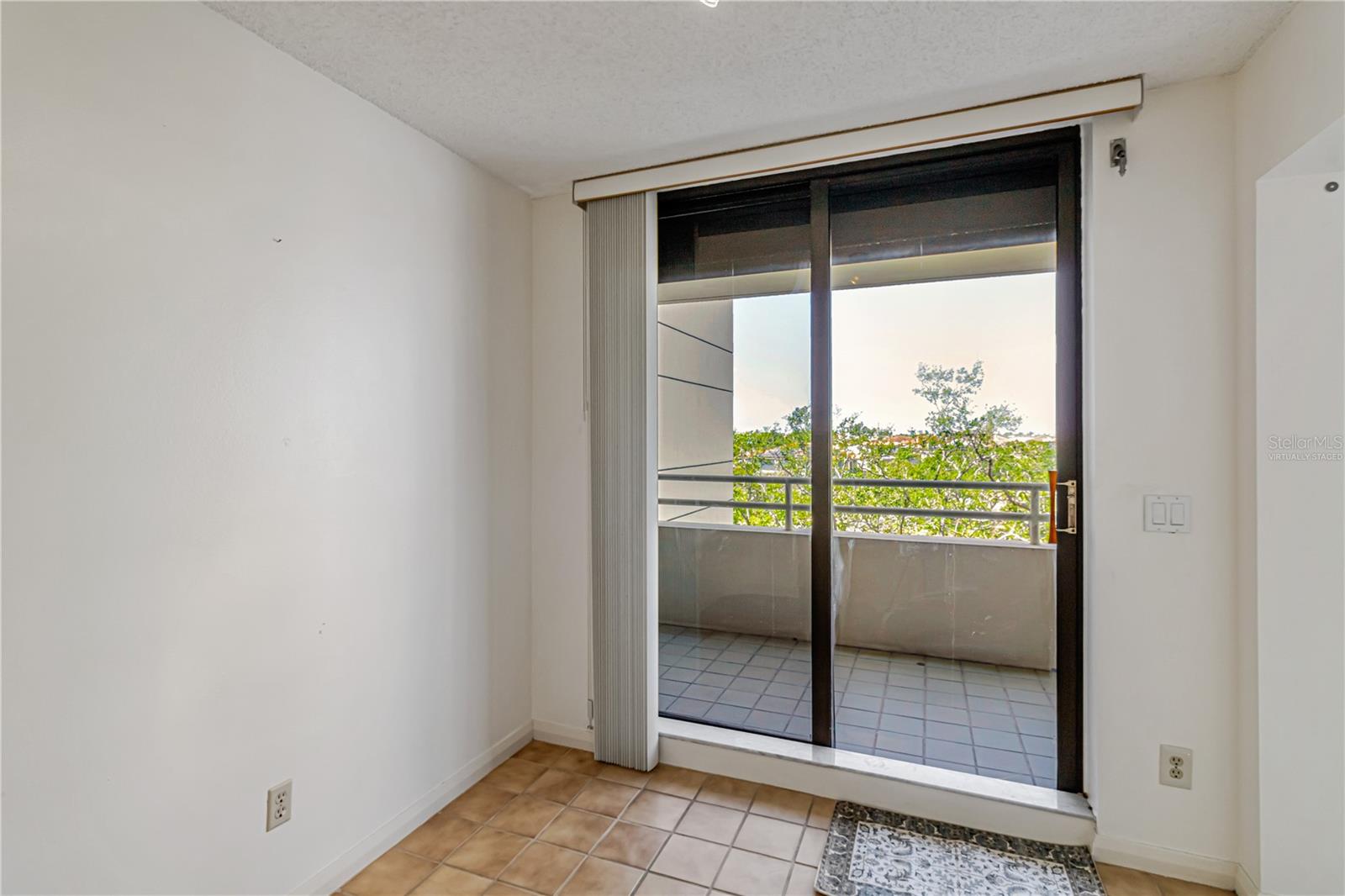 PELICAN BAY YACHT CLUB CONDO BLDG B - Residential