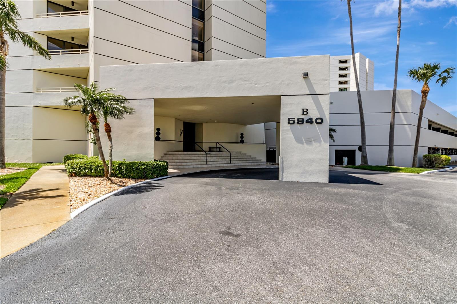 PELICAN BAY YACHT CLUB CONDO BLDG B - Residential