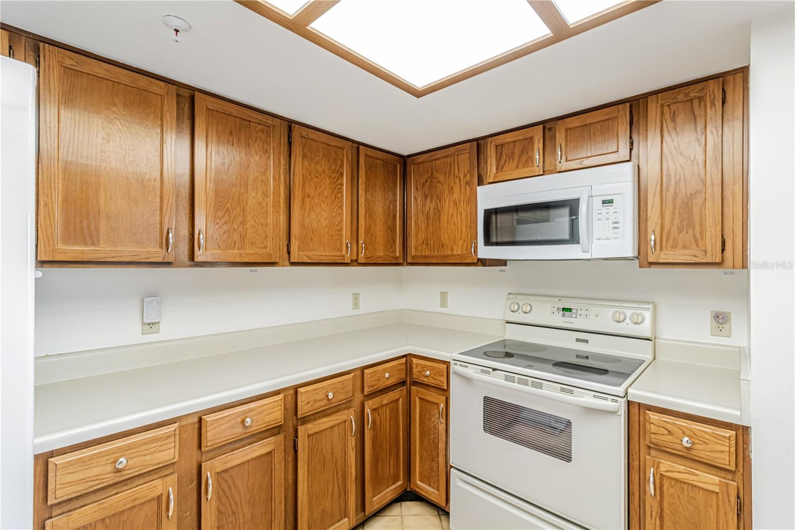 PELICAN BAY YACHT CLUB CONDO BLDG B - Residential