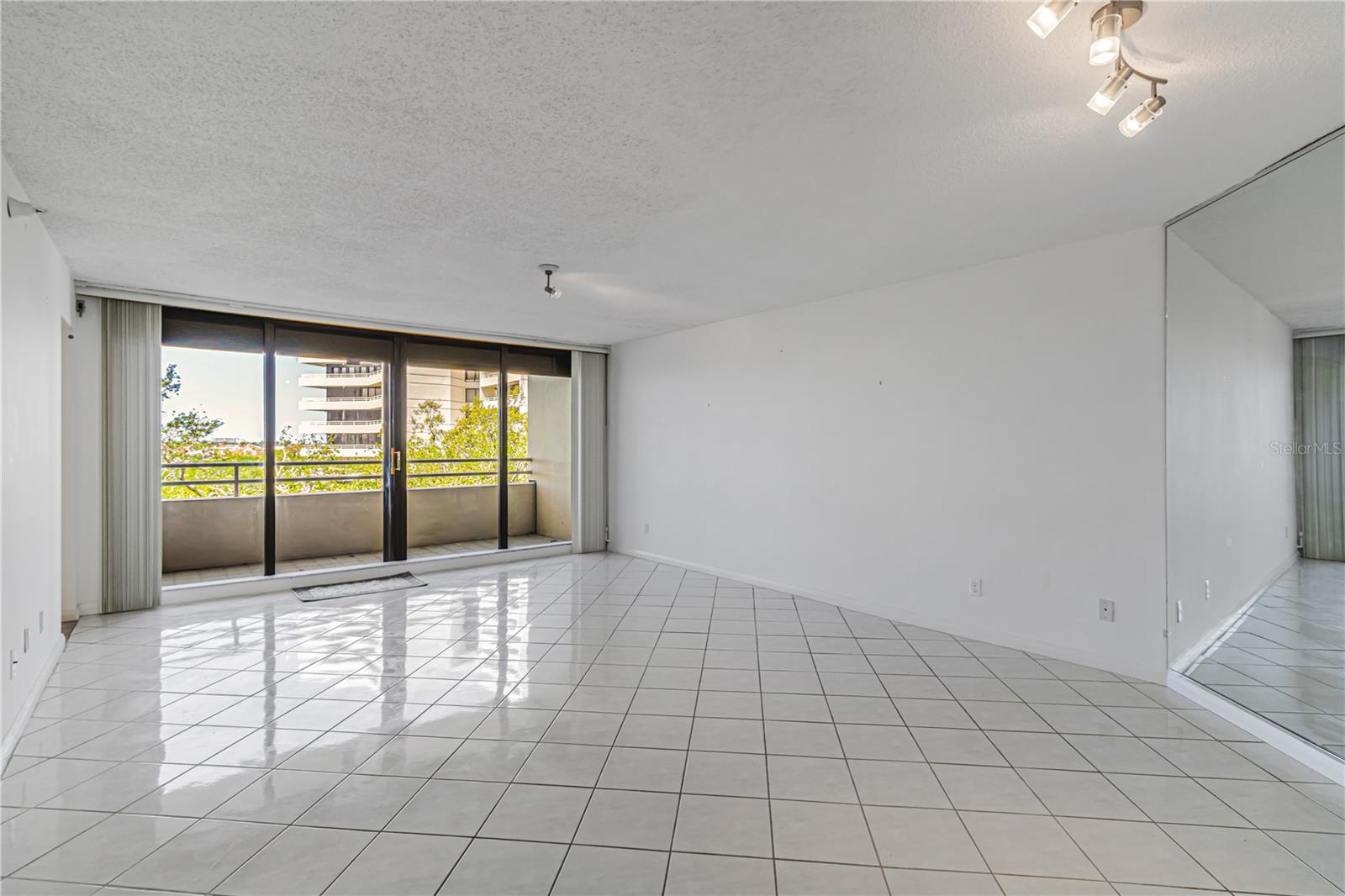 PELICAN BAY YACHT CLUB CONDO BLDG B - Residential