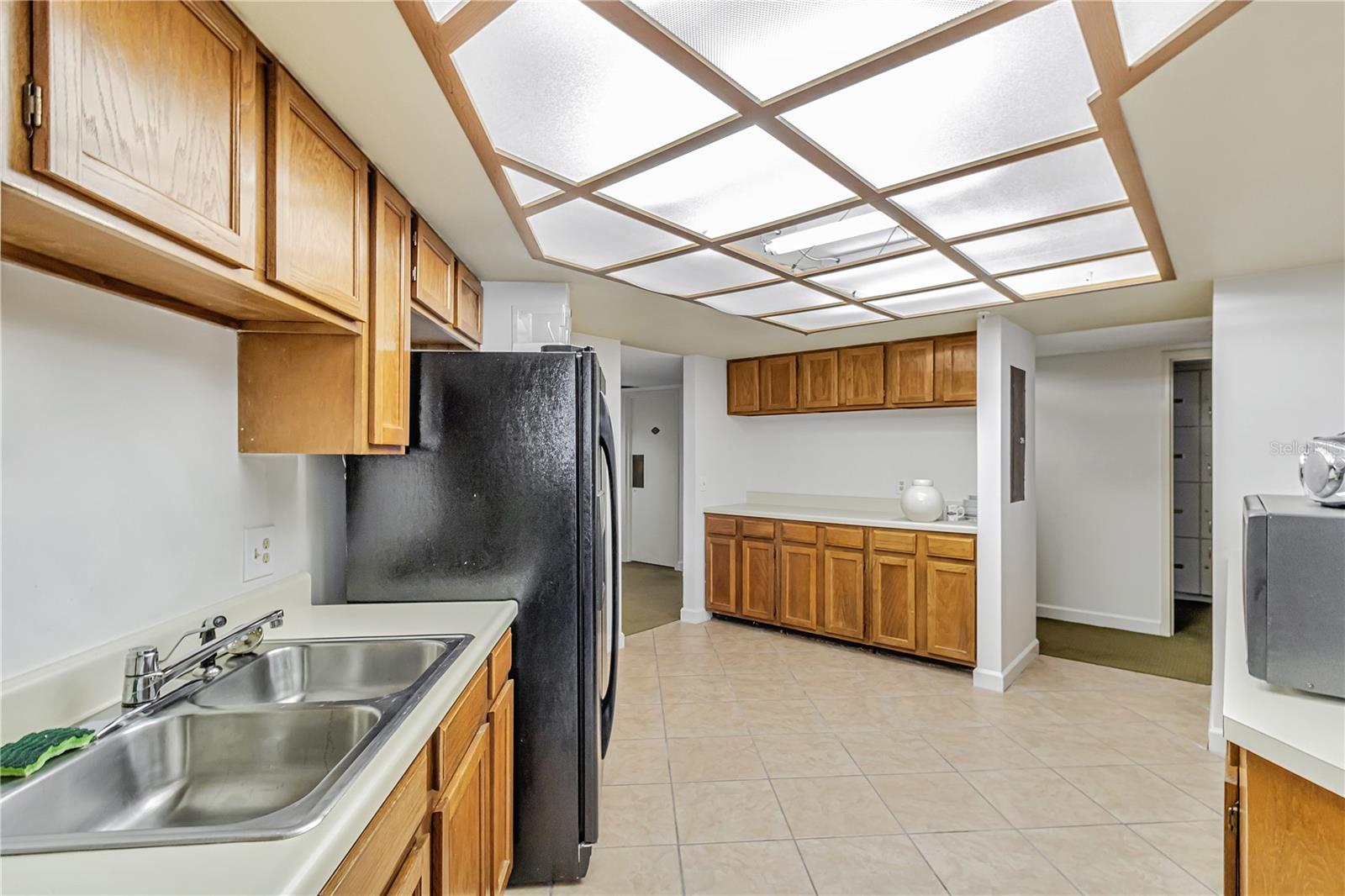 PELICAN BAY YACHT CLUB CONDO BLDG B - Residential