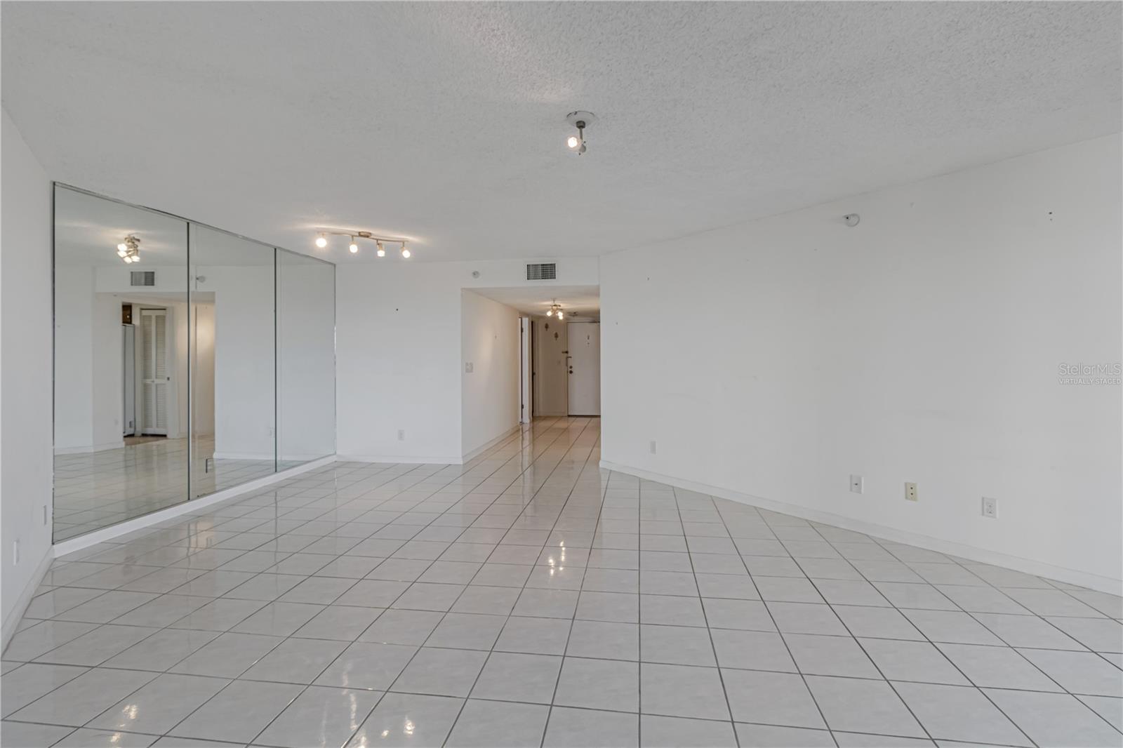 PELICAN BAY YACHT CLUB CONDO BLDG B - Residential