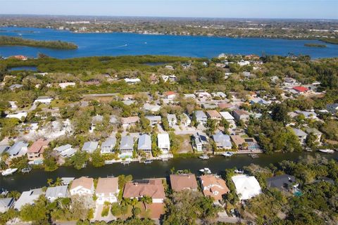 A home in SIESTA KEY