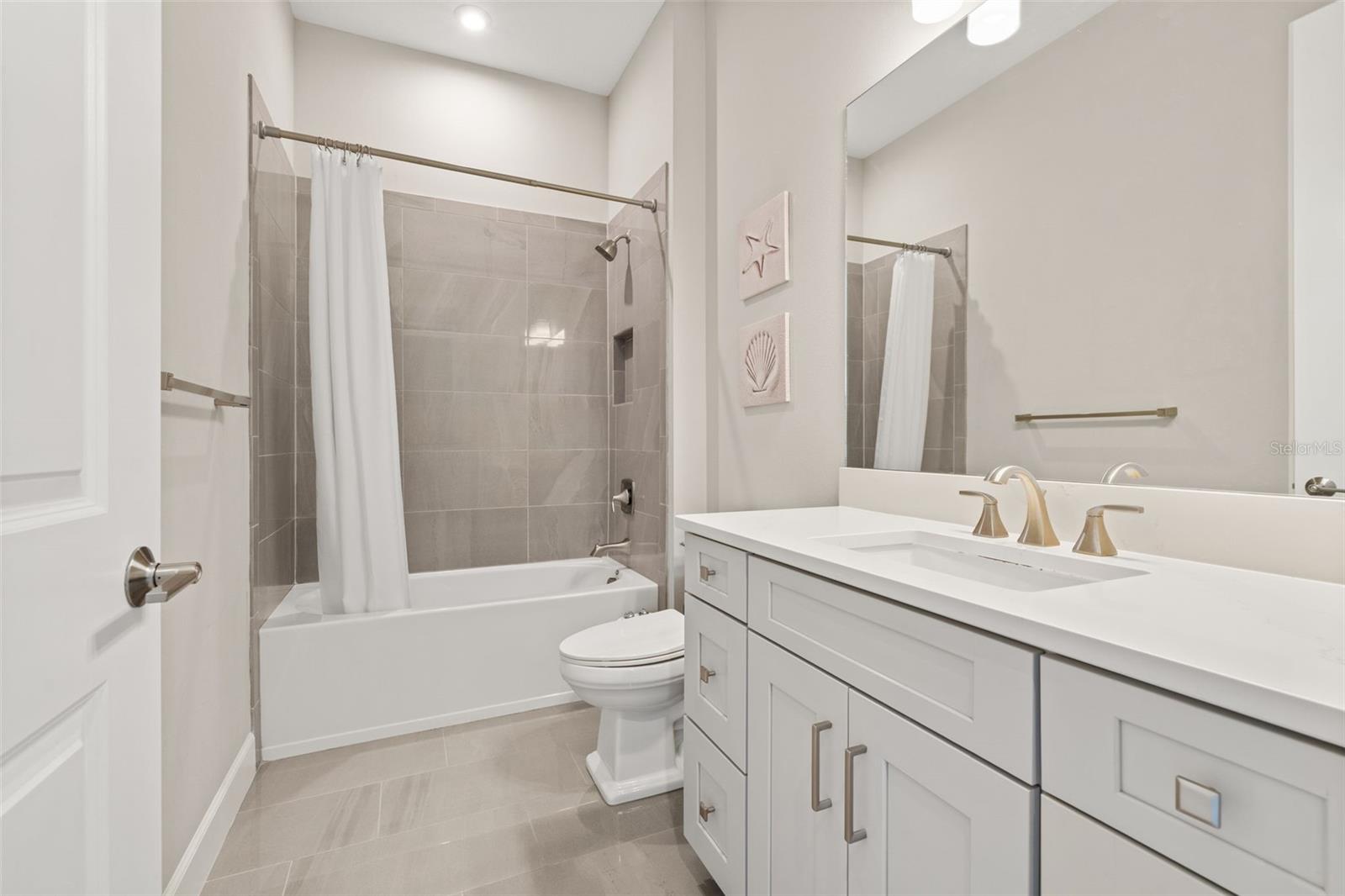 AZARIO ESPLANADE PH II SUBPH C-O - Residential