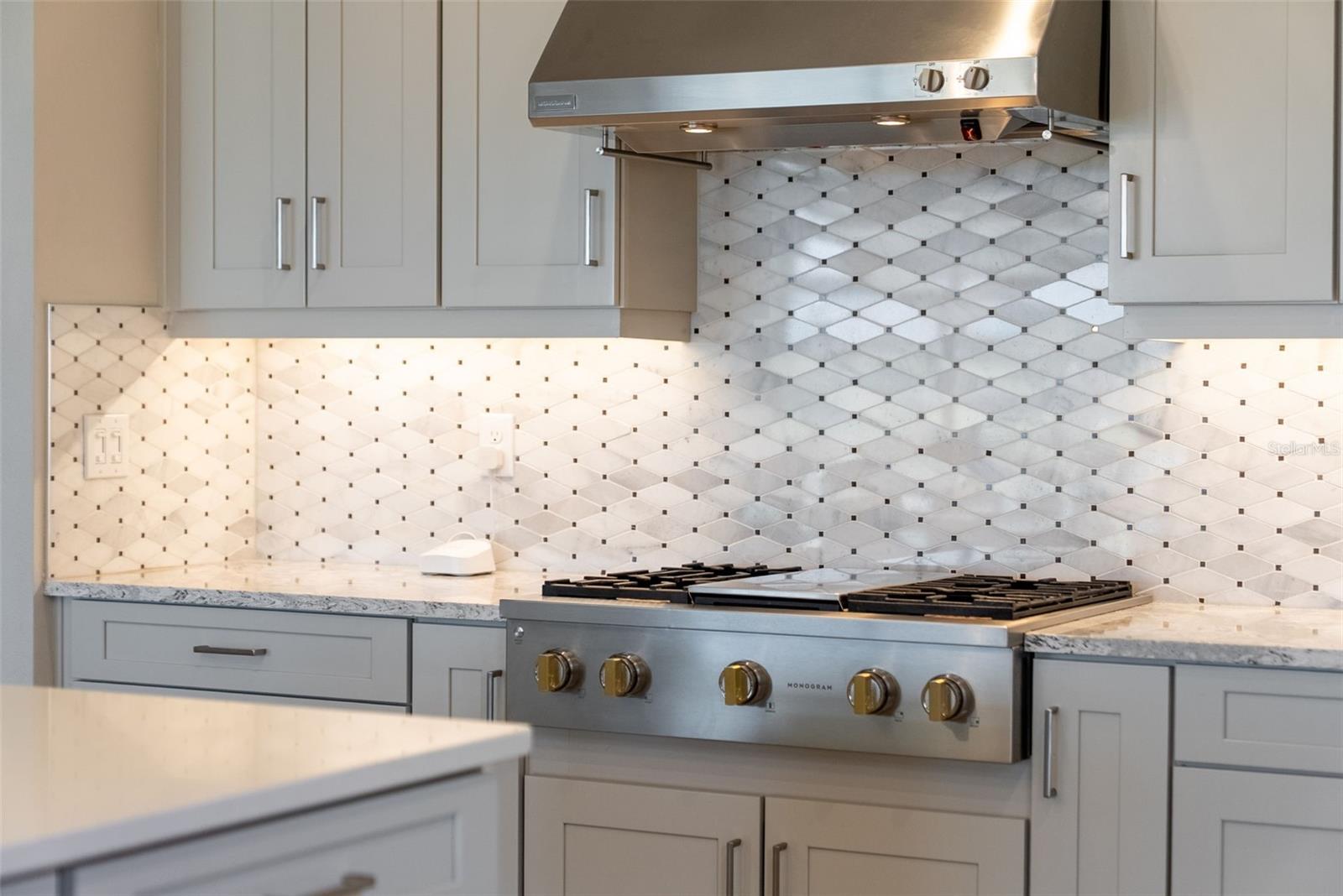 AZARIO ESPLANADE PH II SUBPH C-O - Residential