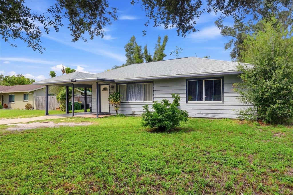 Photo of 2533 Hawthorne Street, Sarasota, FL 34239 (MLS # A4708937)